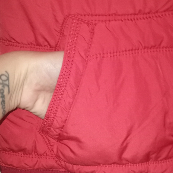 American Eagle Puffer Vest - Picture 4 of 7